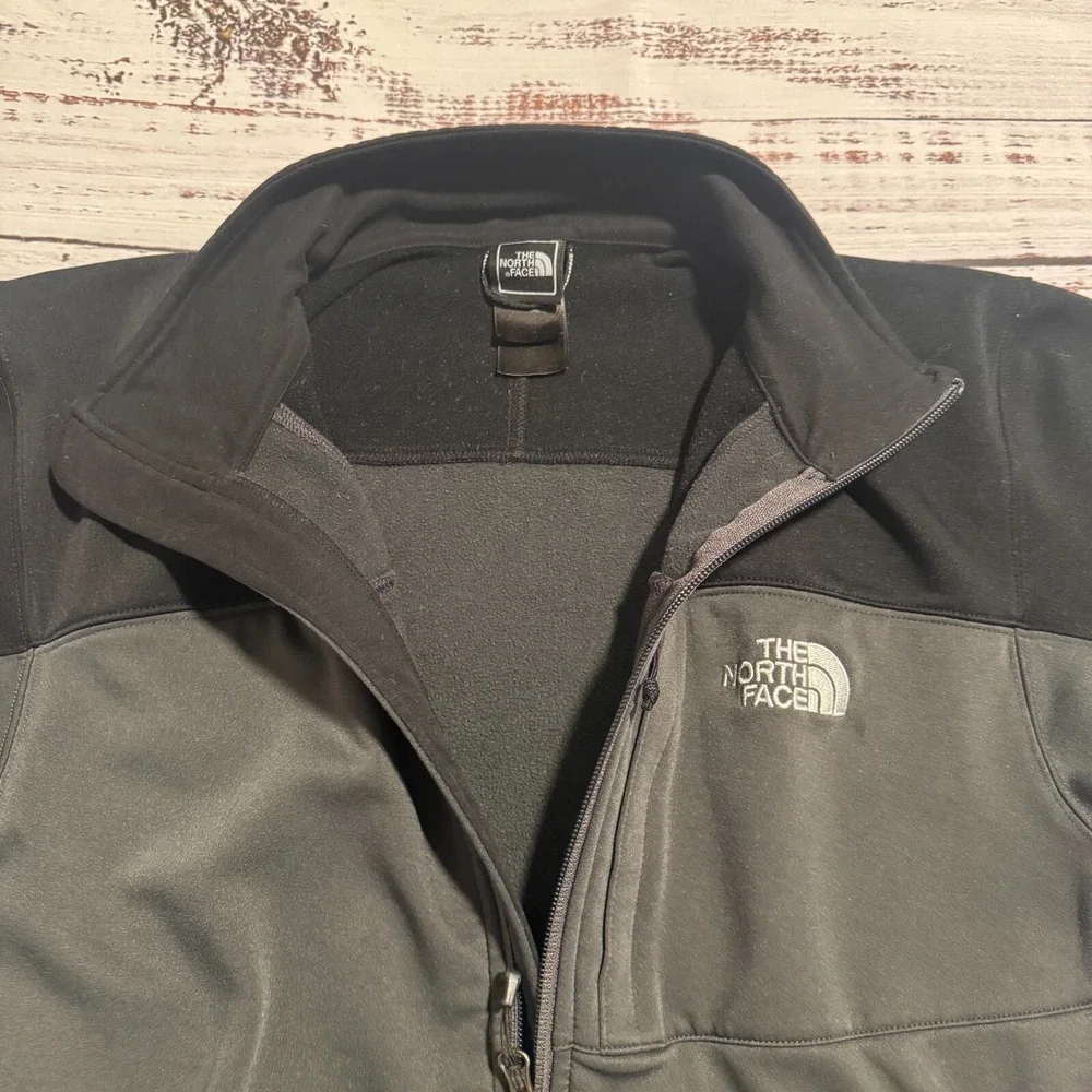 The North Face TKA‎ Stretch Full-Zip Jacket Black and Gray Men's Size Medium